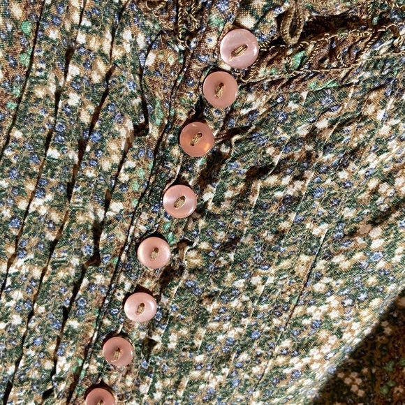 Faded glory sz-12/14, pheasant top- subtle colors, faux buttons, pleated bodice - Picture 5 of 16